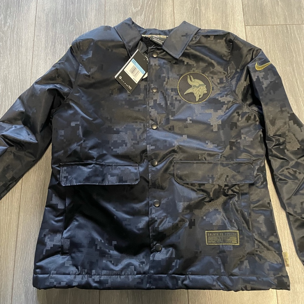 Nike salute to service camo women’s Minnesota Vikings jacket